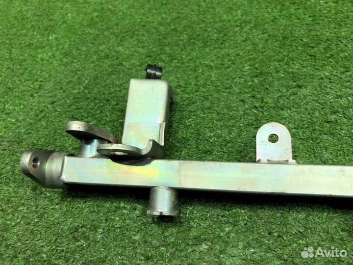 Топливная рампа правая Nissan Fuga GY50 VK45DE