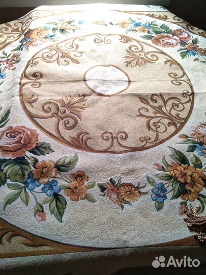 Новая скатерть из гобелена