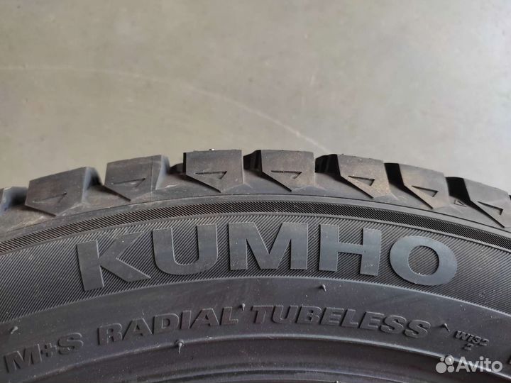 Kumho WinterCraft Ice Wi32 235/45 R18 98T