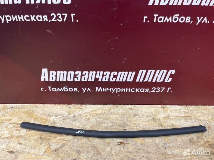 Уплотнительная резинка боковой двери передняя