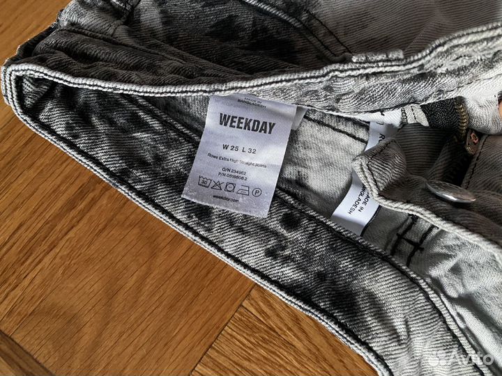 Джинсы Weekday