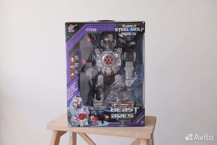 Игрушка робот на пульте управления