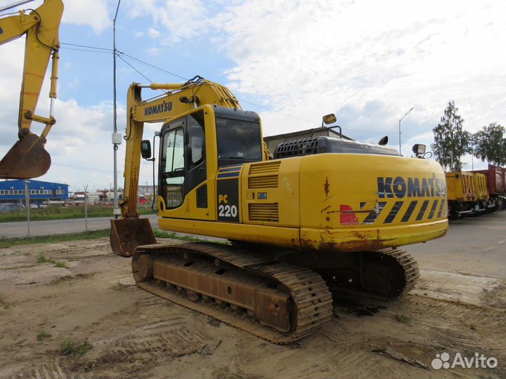 Гусеничный экскаватор Komatsu PC220-8M0, 2019