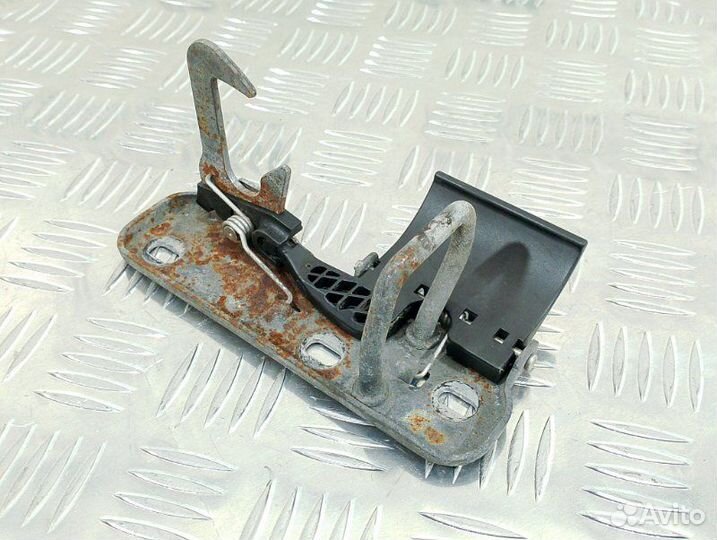 Замок капота Volkswagen Passat B7 cdab 2012