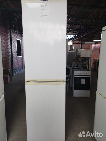 Холодильник бу высокий, вместительный