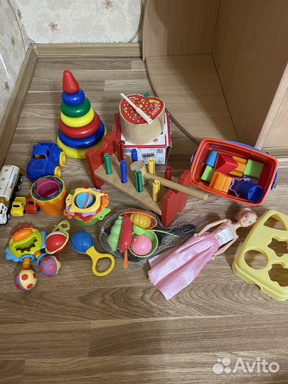 Развивающие игрушки для малышей пакетом