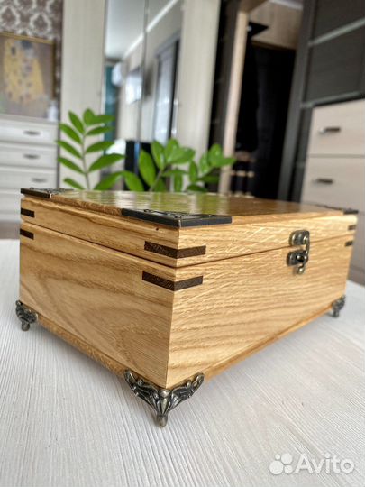 Деревянная шкатулка