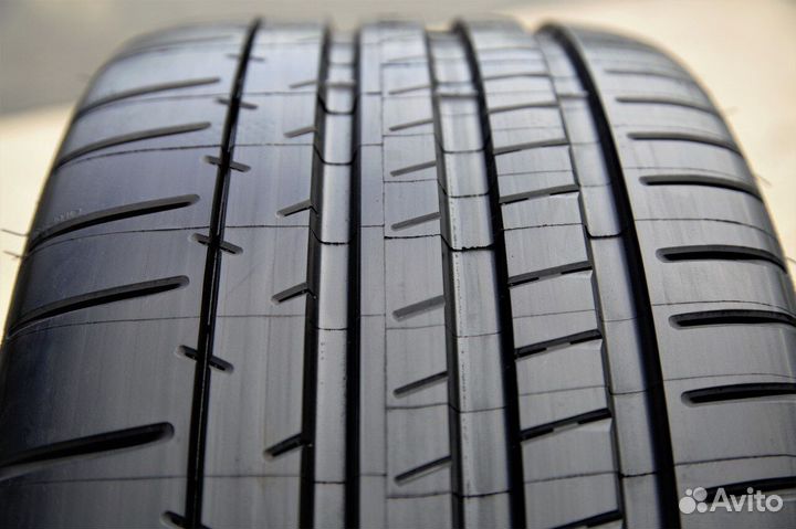 Michelin Pilot Super Sport 255/40 R18 95Y