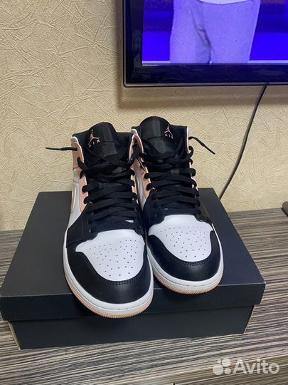 Jordan 1 mid crimson tint toe