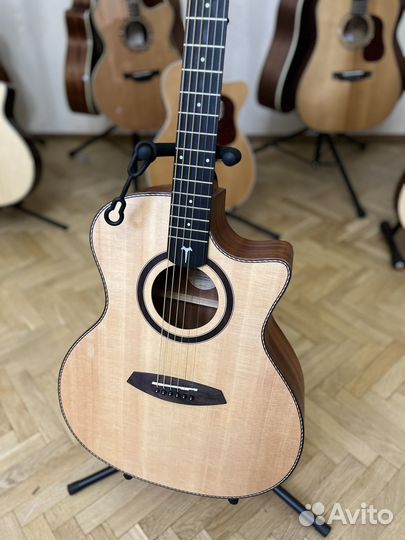 Акустическая гитара (массив) + хороший чехол