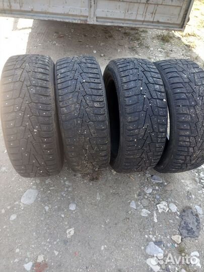 Roadstone Winguard 215/55 R17