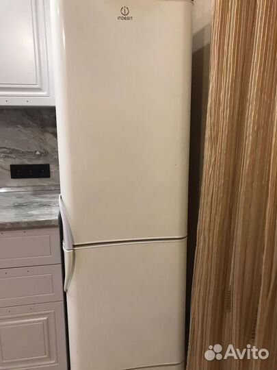 Холодильник бу Indesit