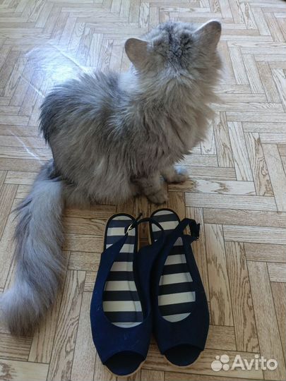 Босоножки новые