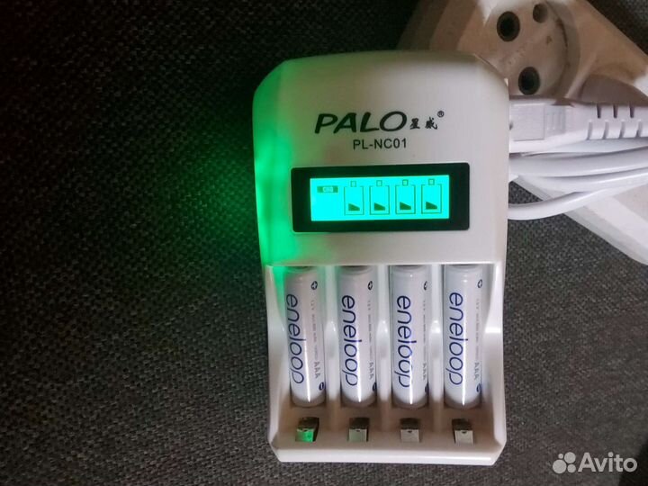 Зарядное устройство для аккумуляторов AA и AAA