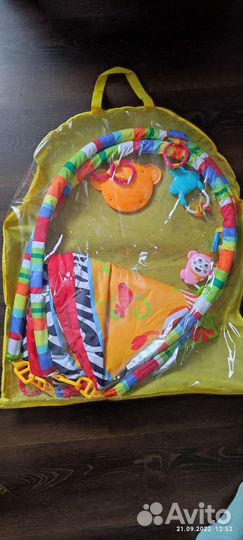 Развивающий коврик для малыша