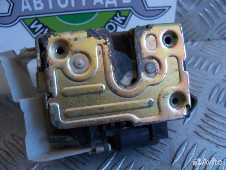 Замок двери передней левой Renault Symbol 06г