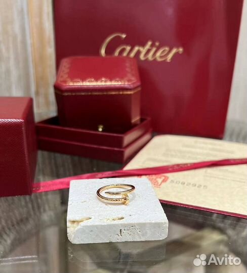 Кольцо Cartier juste un clou