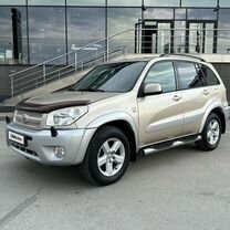 Toyota RAV4 2.0 AT, 2004, 330 000 км, с пробегом, цена 899 000 руб.