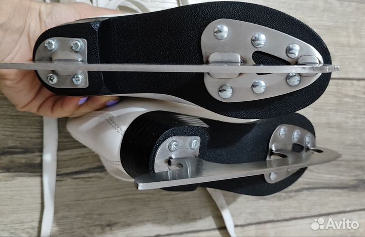 Коньки фигурные размер 28
