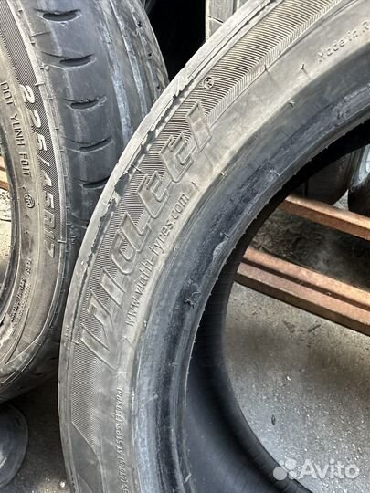 Viatti Strada Asimmetrico 225/45 R17