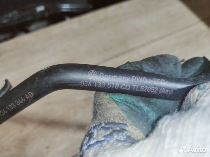 Шланг вентиляции картерных газов Volkswagen Golf 5