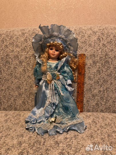 Фарфоровая кукла 40 см