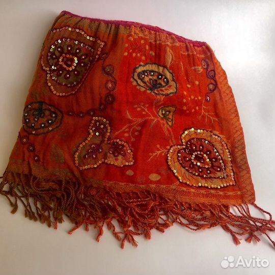 Расшитый шарф палантин