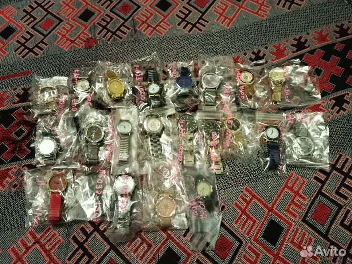 200+Новых Наручных кварцевых часов одним лотом