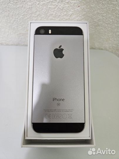 iPhone SE, 32 ГБ