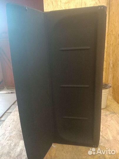 Акустическая полка на гранту лифтбэк