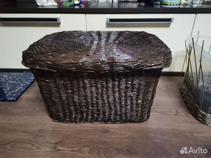 Корзина плетеная с крышкой