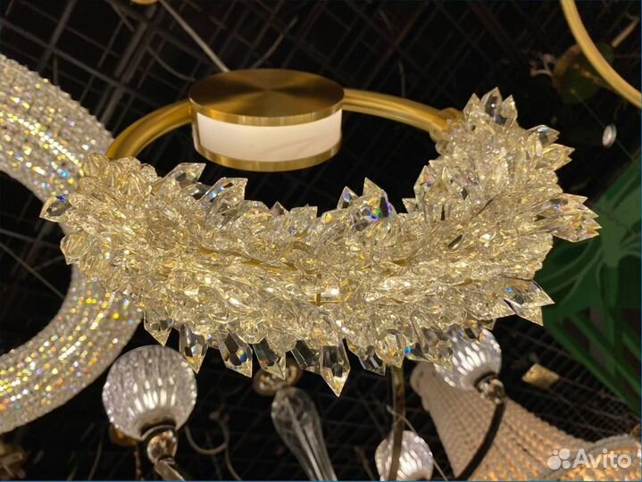 Люстра в шикарном исполнении: медь, хрусталь