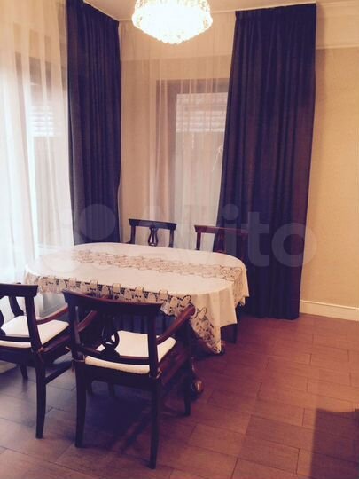 Коттедж 212 м² на участке 4 сот.