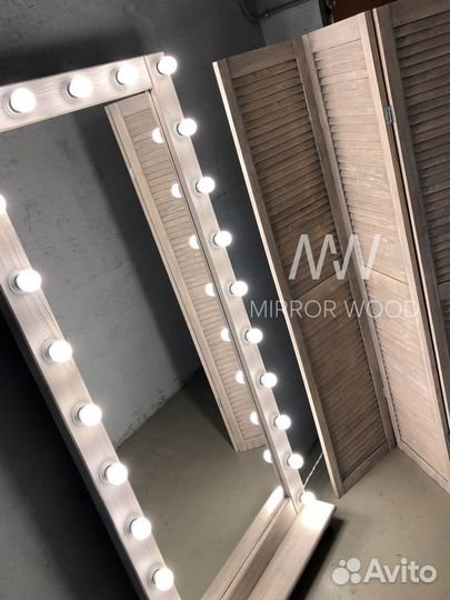 Гримерное зеркало с подсветкой на подставке