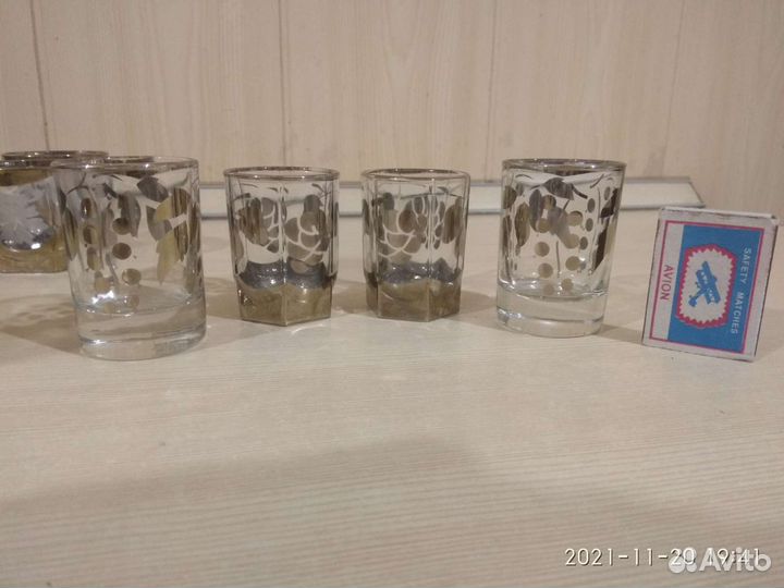 Бутылка со стопками