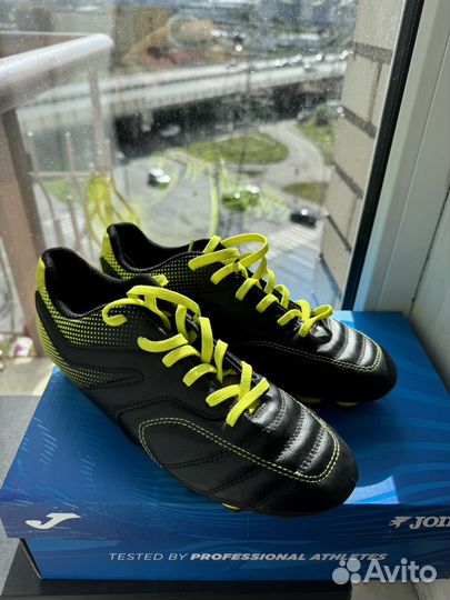 Футбольные бутсы