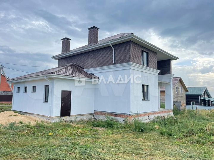 Дом 198 м² на участке 9,3 сот.