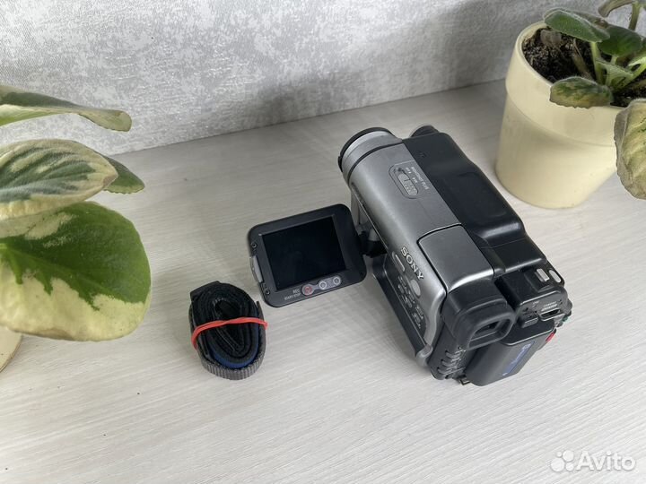 Видеокамера Sony Handycam Digital 8