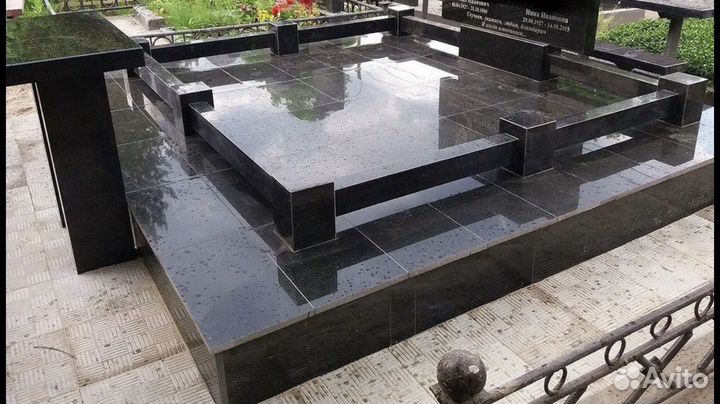 Гранитная плитка и комплексы из гранита