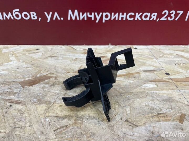 Кронштейн бачка омывателя Volkswagen Polo