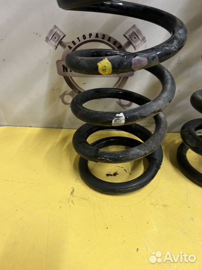 Infiniti QX80 Пружины задние