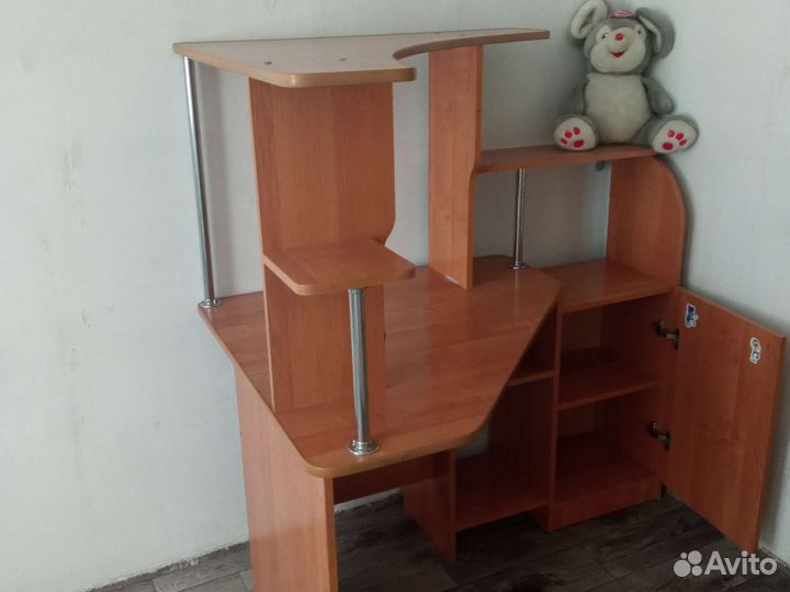 Компьютерный стол