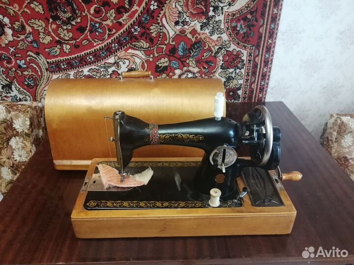 Швейная машина 