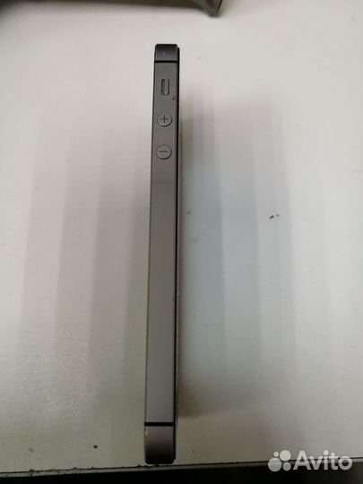 iPhone SE, 32 ГБ