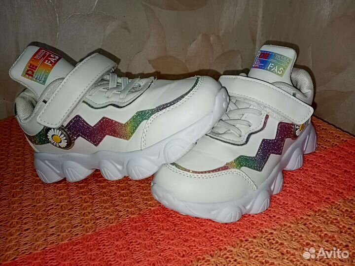 Кроссовки для девочки