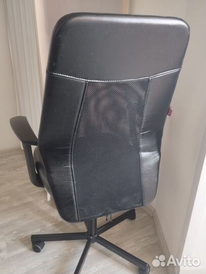 Компьютерное кресло кожаное экокожа новое