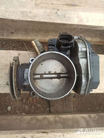 Дросельная заслонка Volkswagen Passat B5