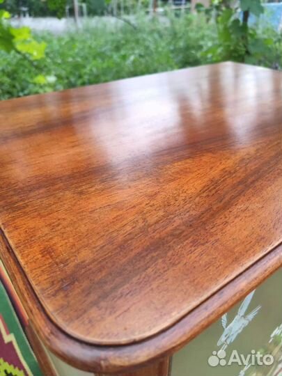 Прикроватные тумбы