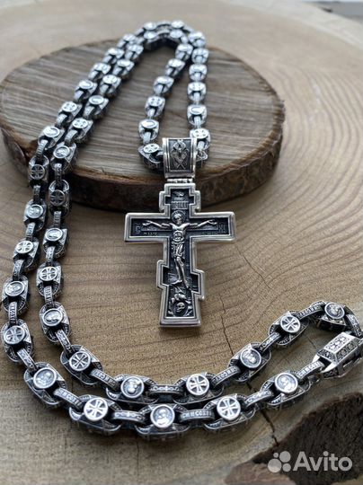 Серебряная цепь и крест