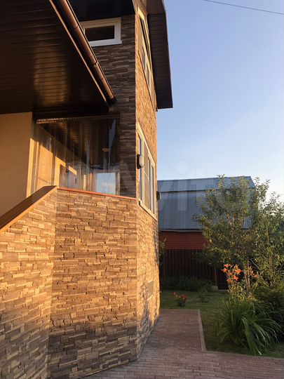 Коттедж 273 м² на участке 6 сот.